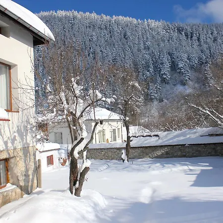 Pensión The White River House *