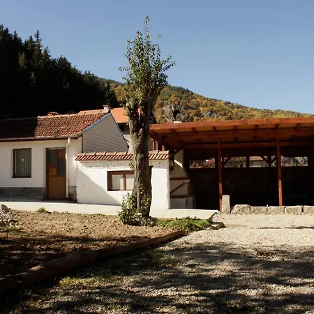 The White River House Pensión