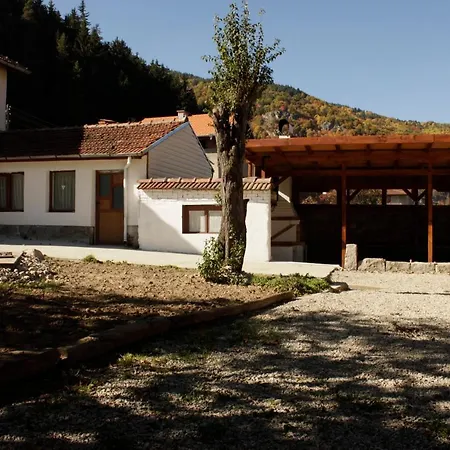 Pensión The White River House *